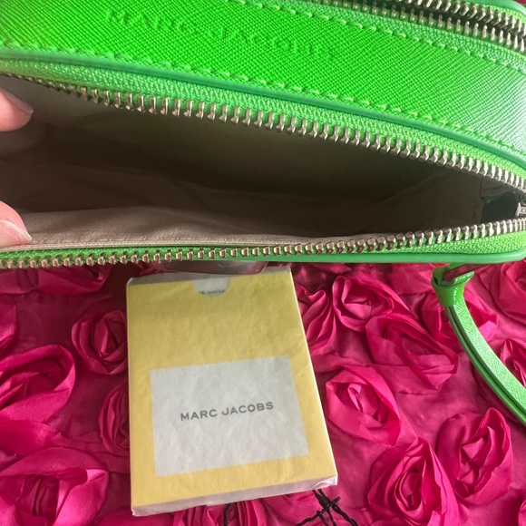 MARC JACOBS The Utility Snapshot Apple Leather Camera Bag - Picture 11 of 11